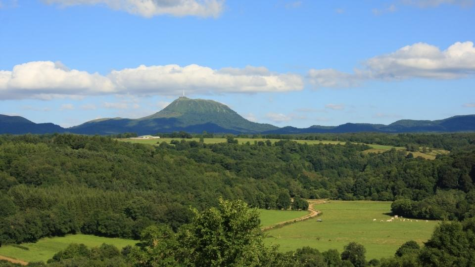 Le Puy-de-Dôme : une destination nature idéale pour des vacances en famille